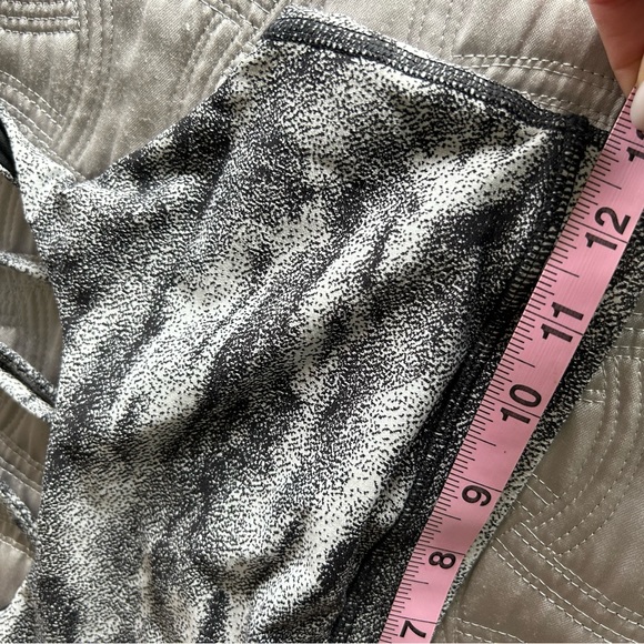 EUC-Lululemon/Energy Bra/Sports/Yoga/B-C Cups/Gray Black/Women 6/Medium Support - Picture 8 of 9